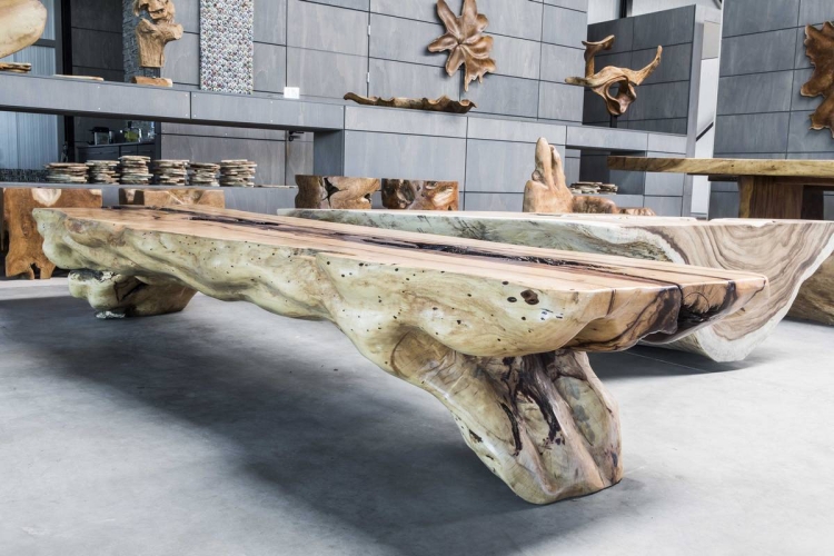 meubles en bois massif pétrifié- tables bancs sculptures bois silicifié authentique