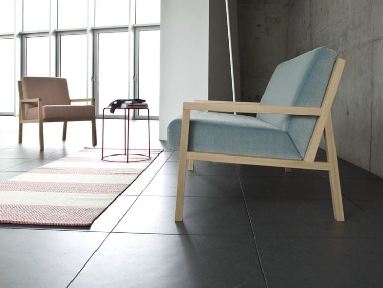 meubles design -fauteuil-bois-clair-assise-dossier-bleu-serenite-PARIS