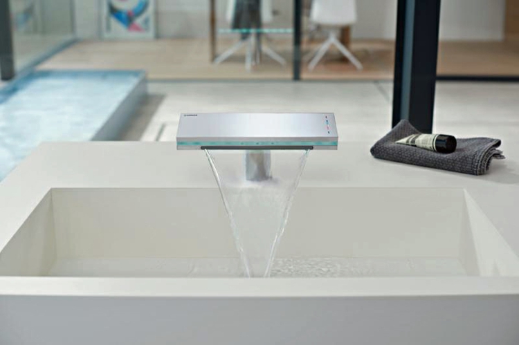 mitigeur lavabo -metal-verre-ecoulement-eau-effet-cascade-hansa