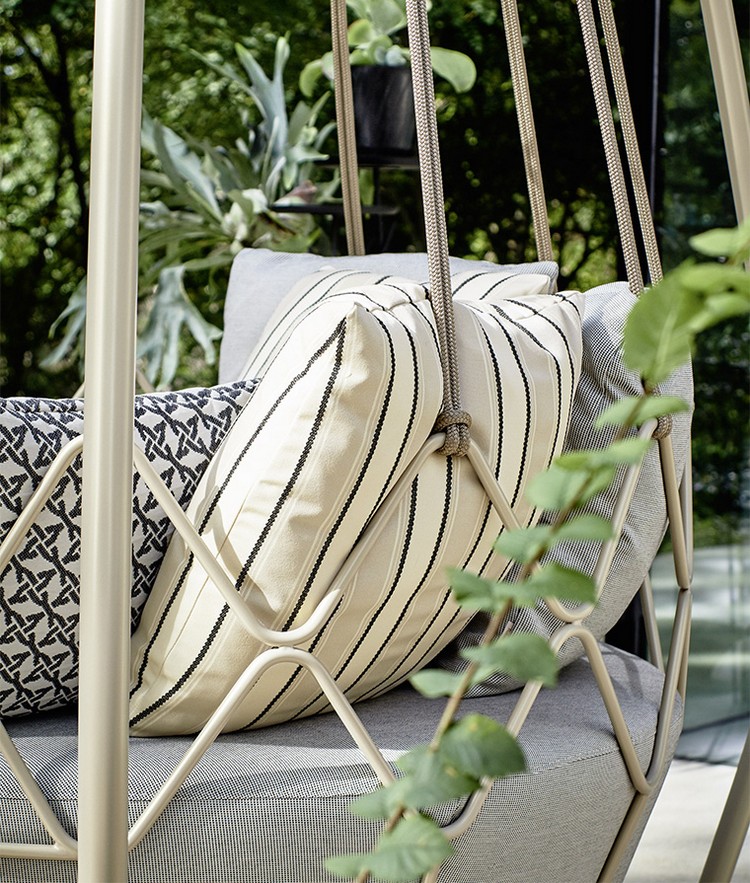 mobilier de jardin design -fauteuil-jardin-suspendu-corde-marine-cadre-alu