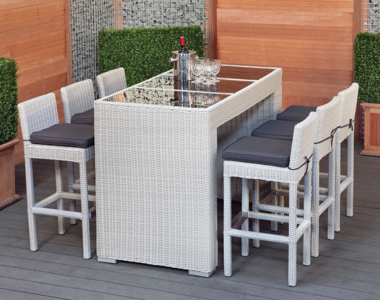 mur-gabion clôture bois table chaises-résine-tressée-blanche-jardin-moderne