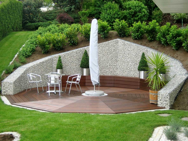 mur-gabion-design-original-terrasse-jardin-pente-forte-style-contemporain