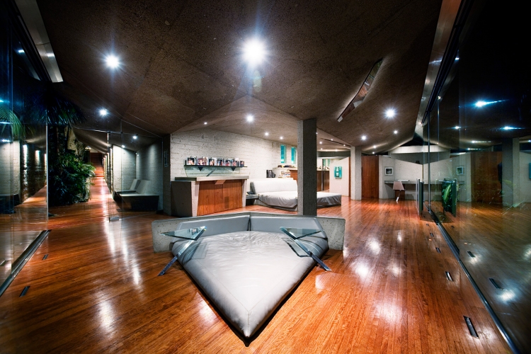 plafond lumineux sol-bois-massif-lit-bas-triangle-gris