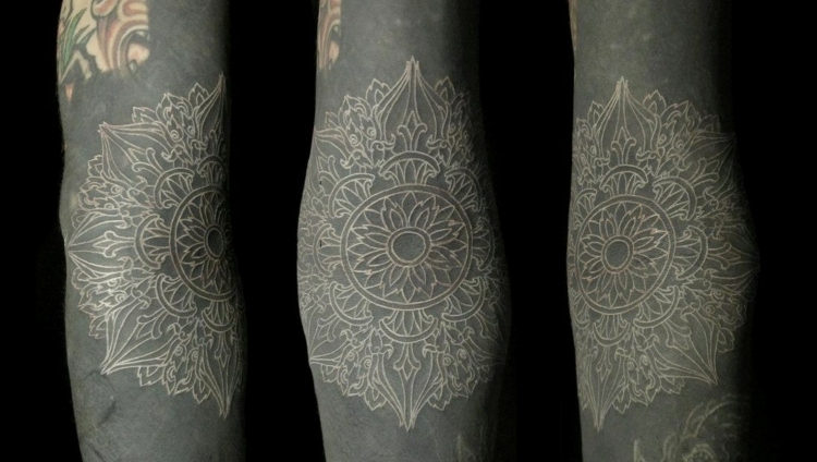 Tatouage encre blanche - modèles, avantages, inconvénients