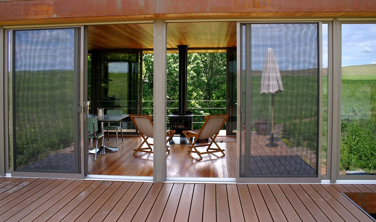 baie vitrée coulissante -aluminium-gris-terrasse-composite