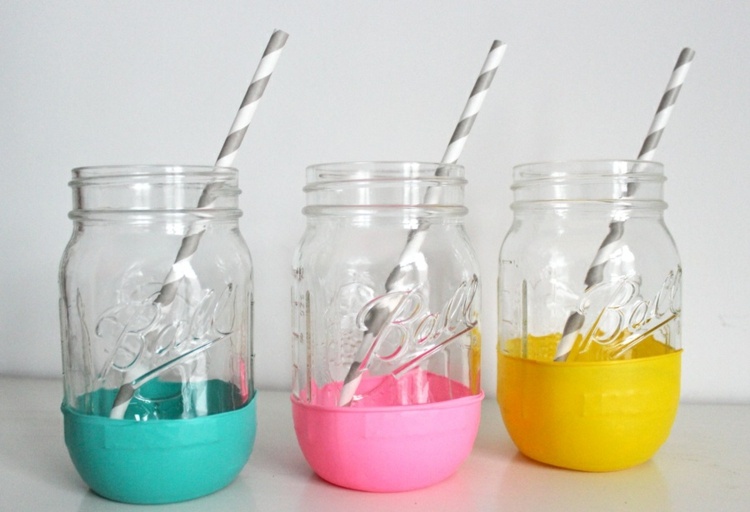 bricolage de décoration avec ballons gonflables Mason-jars-décorés-ballons-pastel