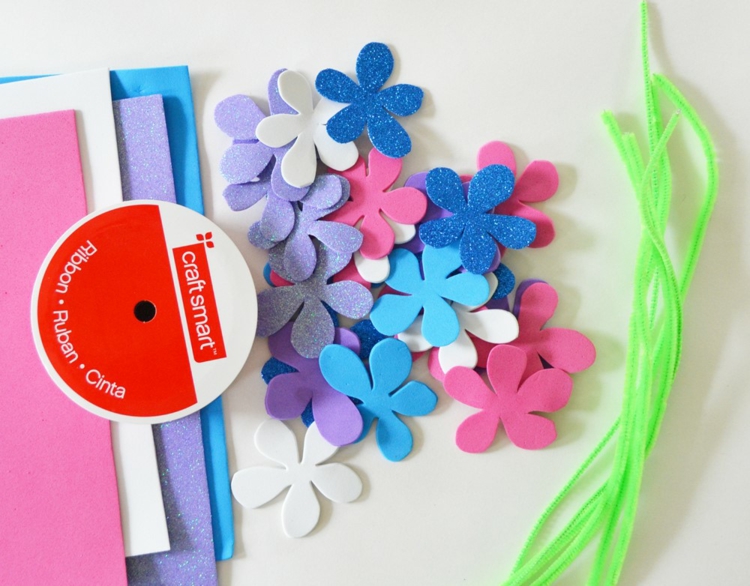 bricolage en papier mousse-couronne-fleurs-multicolores
