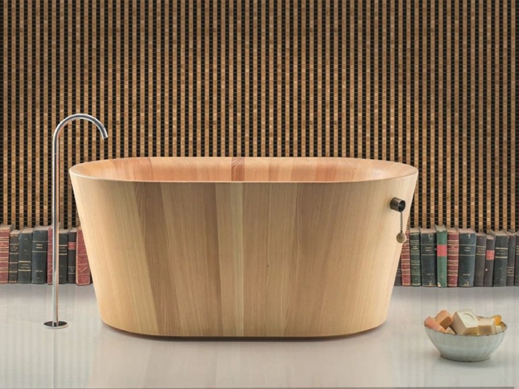 carrelage mosaïque -kolo-salle-bains-baignoire-bois-mosaique-noir-orange