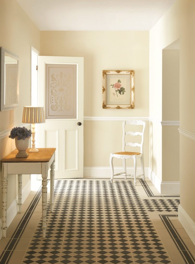 carrelage-original-couloir-damier-vintage-commode-bois-blanc