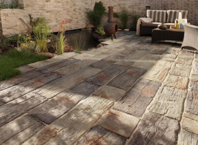 dalles-terrasse-pierre-naturelle-imitation-bois-massif-patio-jardin-rustique