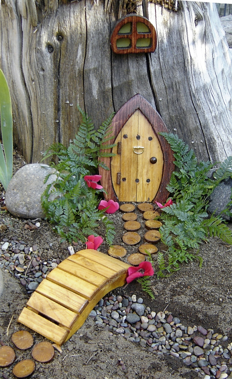 décoration pour jardin -faire-soi-même-mini-porte-gnomes-allée-rondelles-bois-pont
