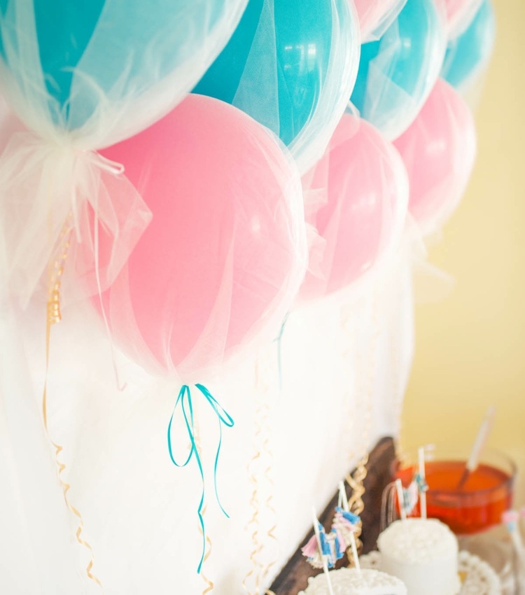 décoration ballons gonflables hélium habillés de tulle anniversaire fête officielle