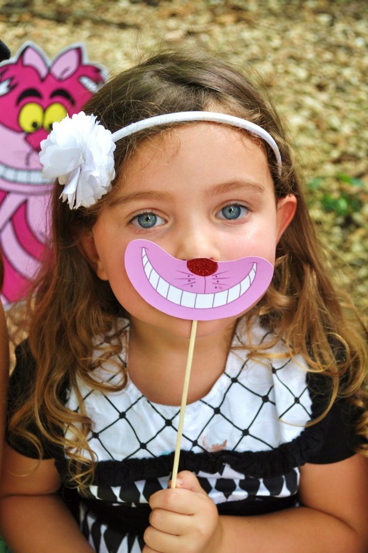 fête-enfants-thème-Alice-au-pays-des-merveilles-idées-masques-fabriquer