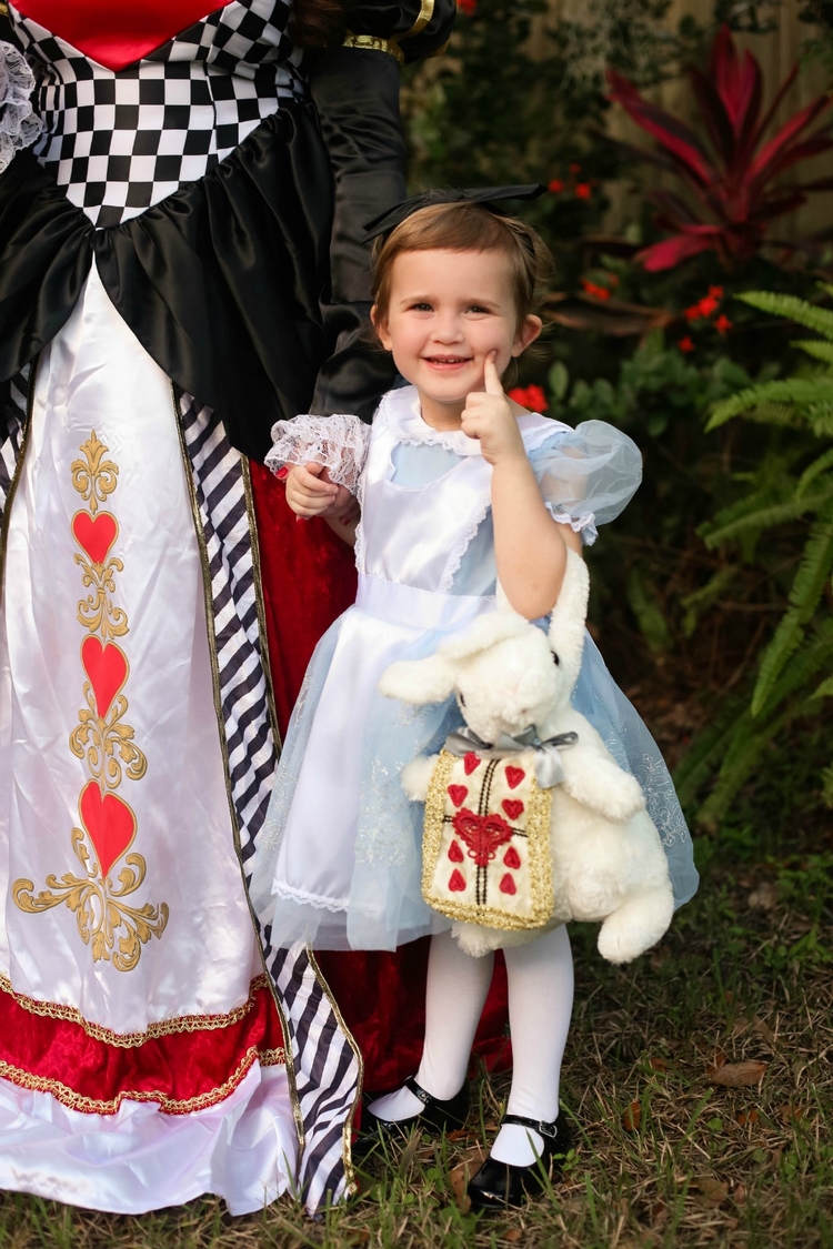 fête-thème-Alice-au-pays-des-merveilles-idée-costume-fillette-Alice