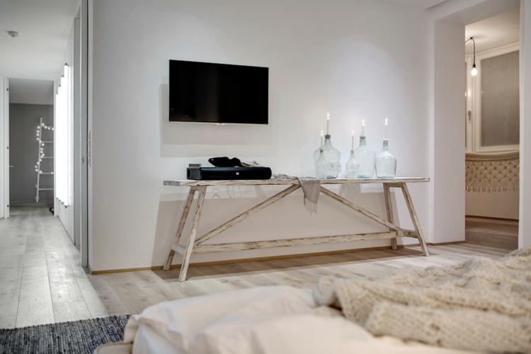 intérieur blanc beige chambre-coucher-plancher-massif-console-ancienne