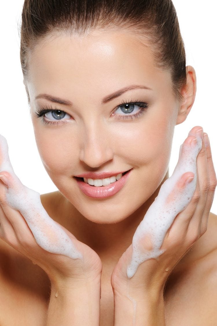 maquillage-nude-conseils-hygiène-mousse-gel-hydratant