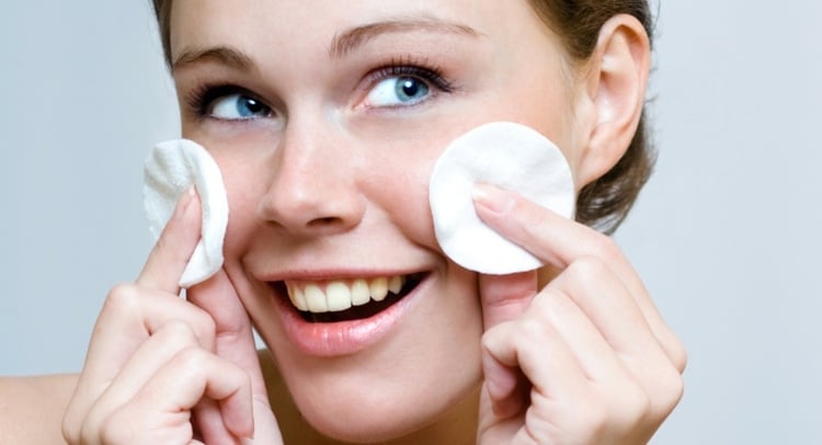 maquillage nude soin-hydratation-peau-respirer-hygiène