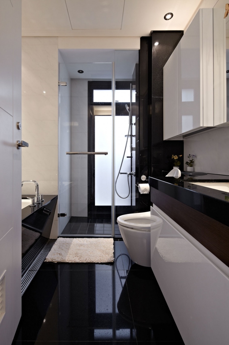 meubles-blancs-salle-bains-moderne-carrelage-noir