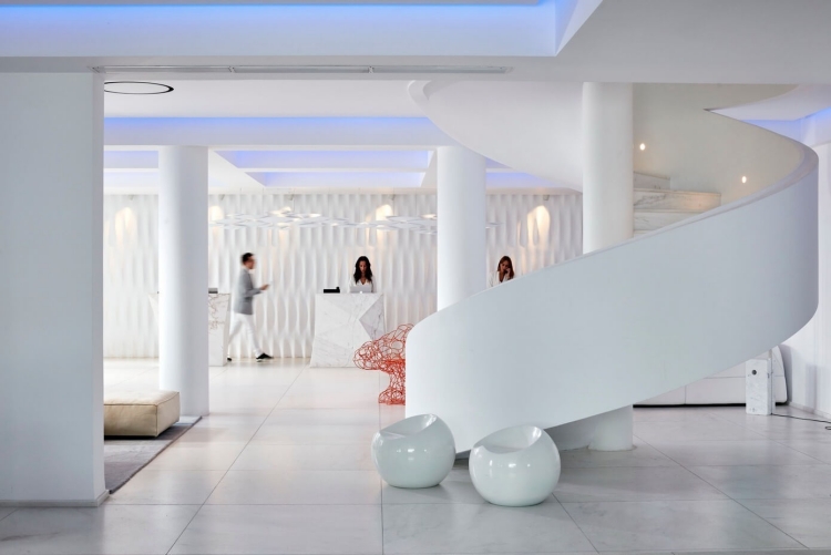 mobilier de luxe réception-hôtel-panneau-mural-3d-blanc-neige-bureau-assorti