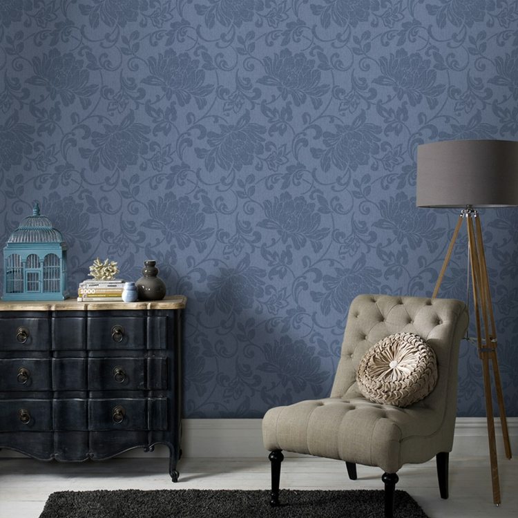 peinture-bleu-gris-alternatives-papier-peint-motifs-floraux-fauteuil-lampadaire