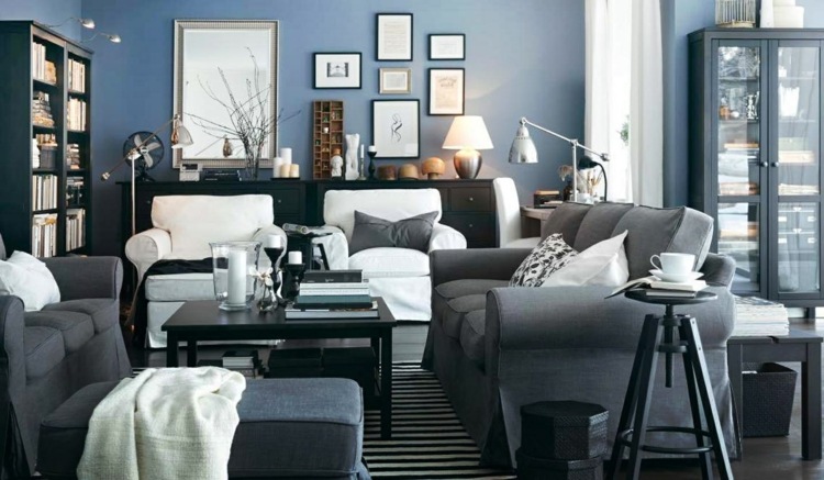 peinture bleu gris pigeon-salon-canapé-gris-fauteuils-blancs-cadres-noir-blanc