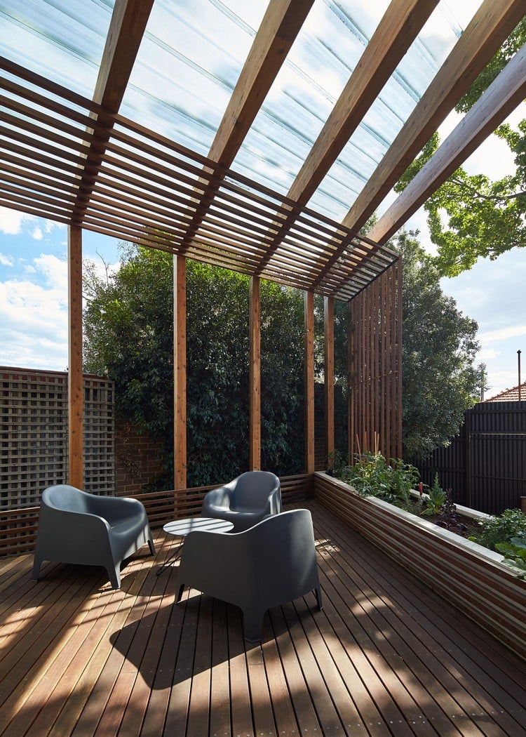 pergola terrasse -poutres-lamelles-terrasse-bois-composite-moderne-coin-lounge