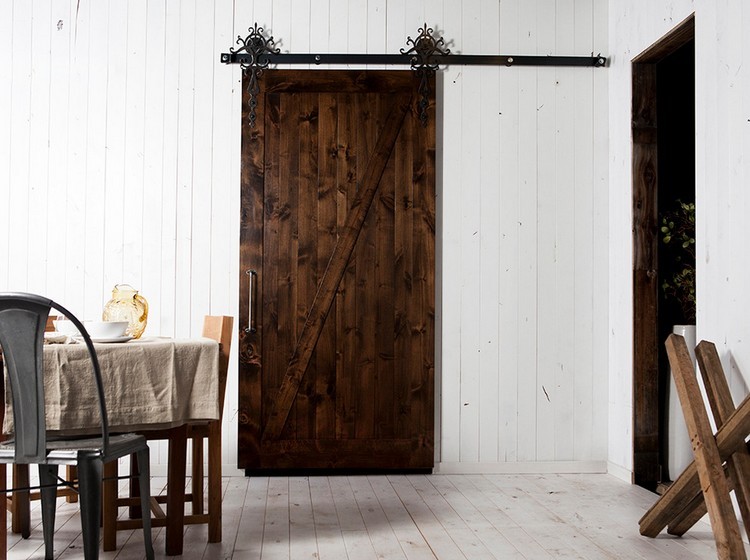 porte de grange coulissante -style-rustique-bois-ancien-ferrure-décorative