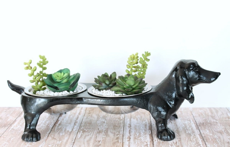 support pour bols de nourriture en forme de Teckel transformé en porte-plantes original et créatif porte plantes -support-bols-nourriture-chien-forme-teckel-idée-créative