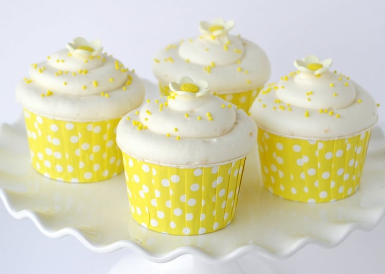 recette de cupcakes vegan citron-perles-jaunes-contours-assortis