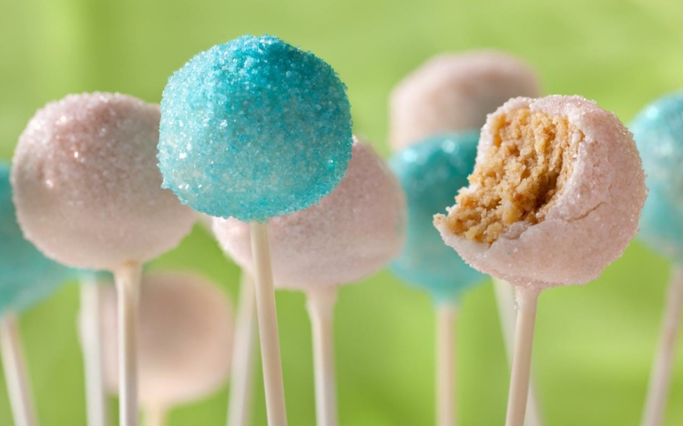 recette-pop-cake-décorés-perles-blanc-bleu-anniversaire