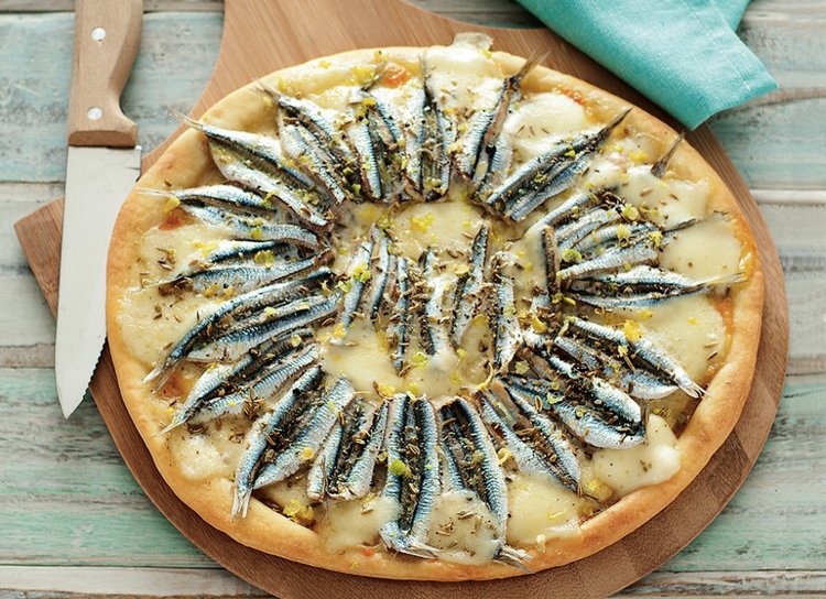 recette-pâte-pizza-italienne-anchois-pizza-blanche-fromage-poisson