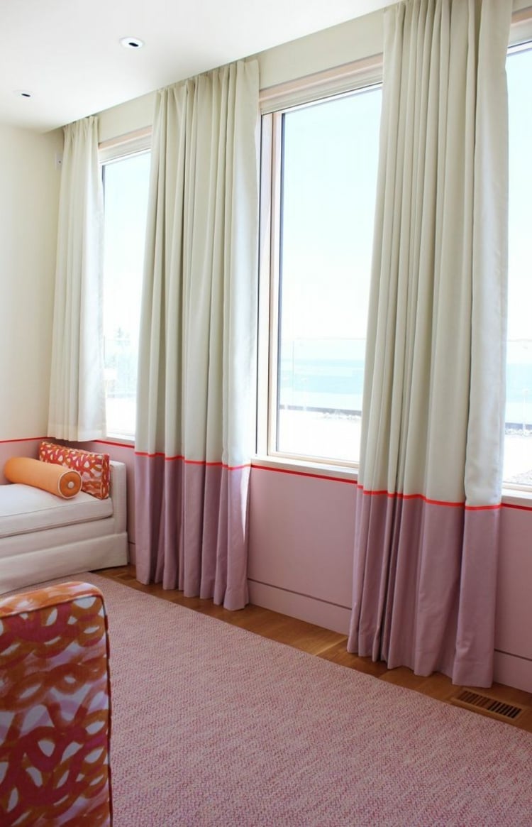 rideaux-chambre-bicolores-parfaitement-assortis-peinture-murale-mi-hauteur
