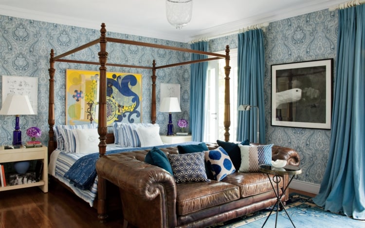 rideaux-chambre-bleus-papier-peint-assorti-canapé-Chesterfield