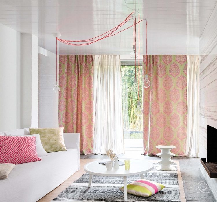 rideaux-voilages-modernes-rose-pastel-motifs-jaunes-table-basse