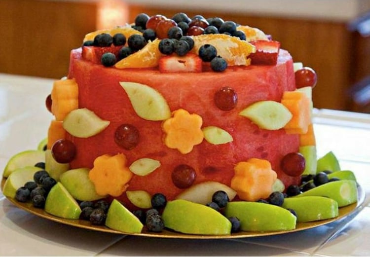 salade de fruits originale anniversaire enfant bébé- gâteau fruits pastèque