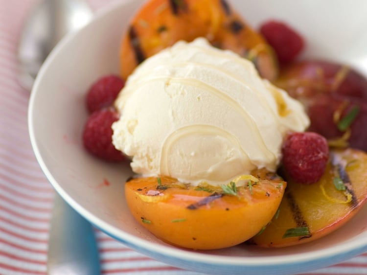 salade-fruits-originale dessert santé anniversaire enfant- yaourt gelé sorbet fruits