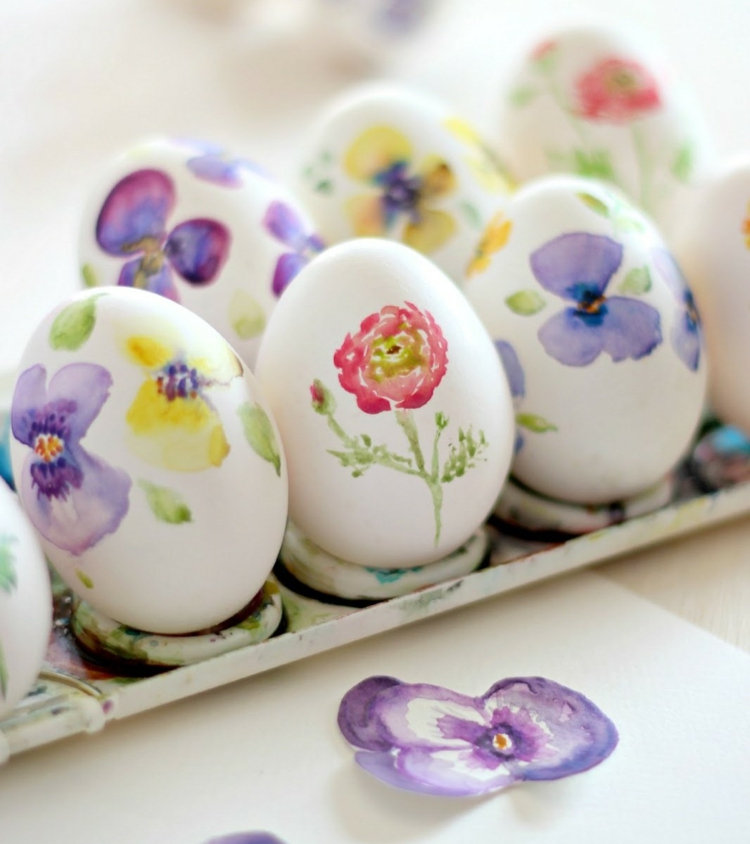 œufs de Pâques décorés -aquarelle-déco-romantique-motifs-floraux