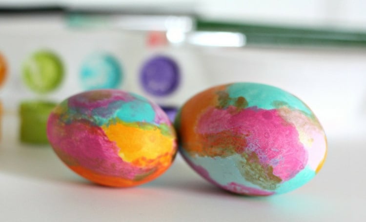 œufs de Pâques décorés -aquarelle-peinture§tubes-effet-marbré