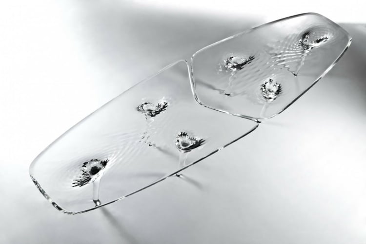 architecture-futuriste-table-deux-pièces-verre-transparent-zaha-hadid