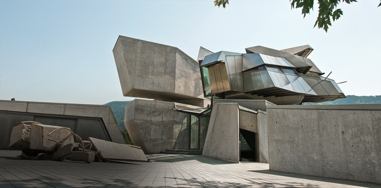 architecture-moderne-déconstructivisme-günther-domenig-maison-pierre