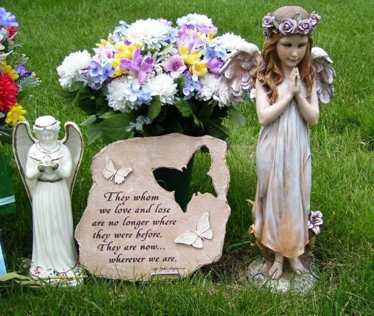 articles funéraires dalle-message-pierre-fleurs-papillon-découpé
