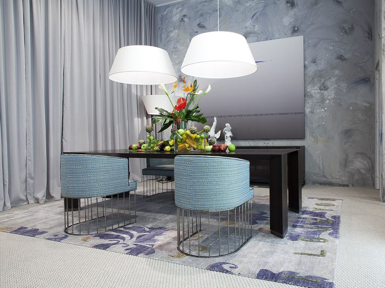 chaises-salle-manger-métal-structure-bâton-bleu-motifs