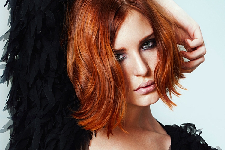 cheveux-cuivre-reflet-orange-effet-coupe-coute-carré-maquillage-yeux