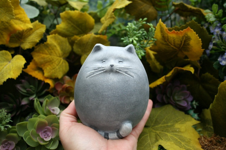 drôle-statue-jardin-zen-sympa-gros-chat-pierre-grise