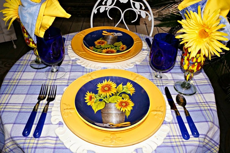 décoration-table-motifs-fleurs-assiettes-tournesol