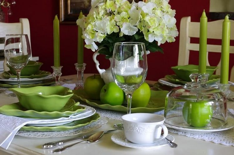 décoration-table-vaisselle-vert-blanc
