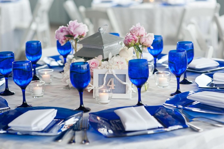 décoration-table-été-marin-verre-vin-bleu