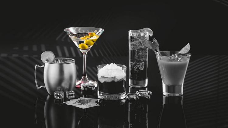 james-bond-style-menu-table-carte-cocktails-vodka-martini-olive-décor