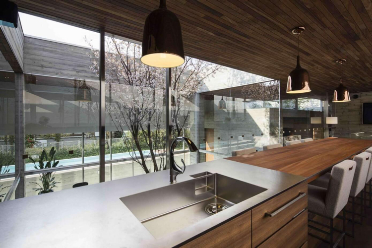 jardin-intérieur-fenêtres-cuisine-moderne-bois