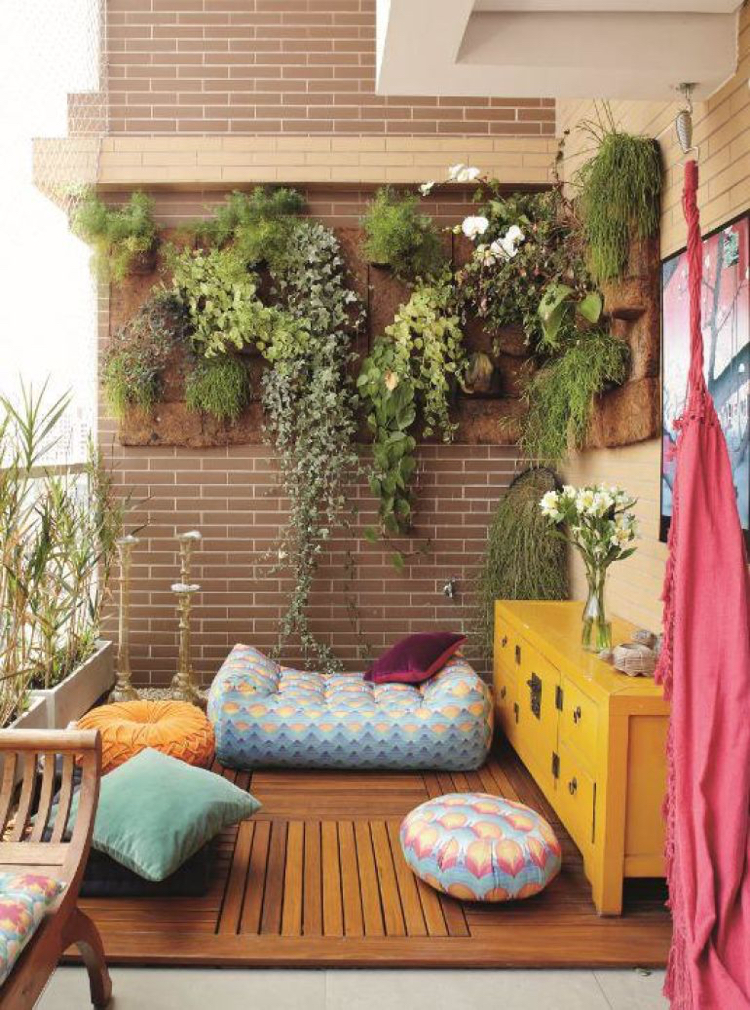 jardin vertical -balcon-mur-végétal-plantes-retombantes